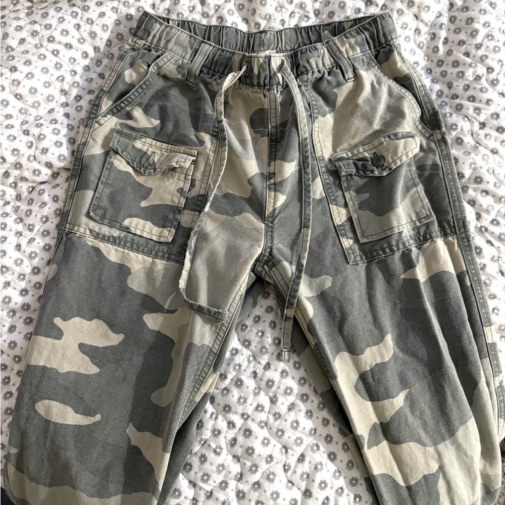 aerie camouflage cinched cargos